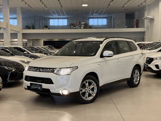 MITSUBISHI OUTLANDER 3.0 GT 4X4 V6 24V GASOLINA 4P AUTOMÁTICO